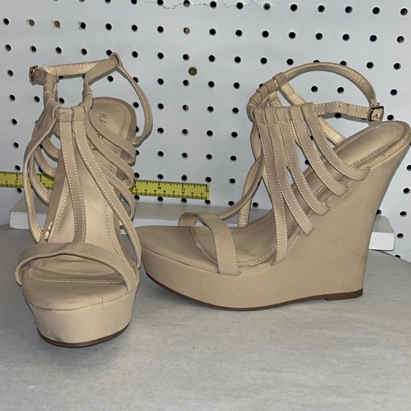 KAYLEEN by Los Angeles - Beige T-Strap Platform Wedges - 6” heel Size 8.5 - Picture 1 of 4